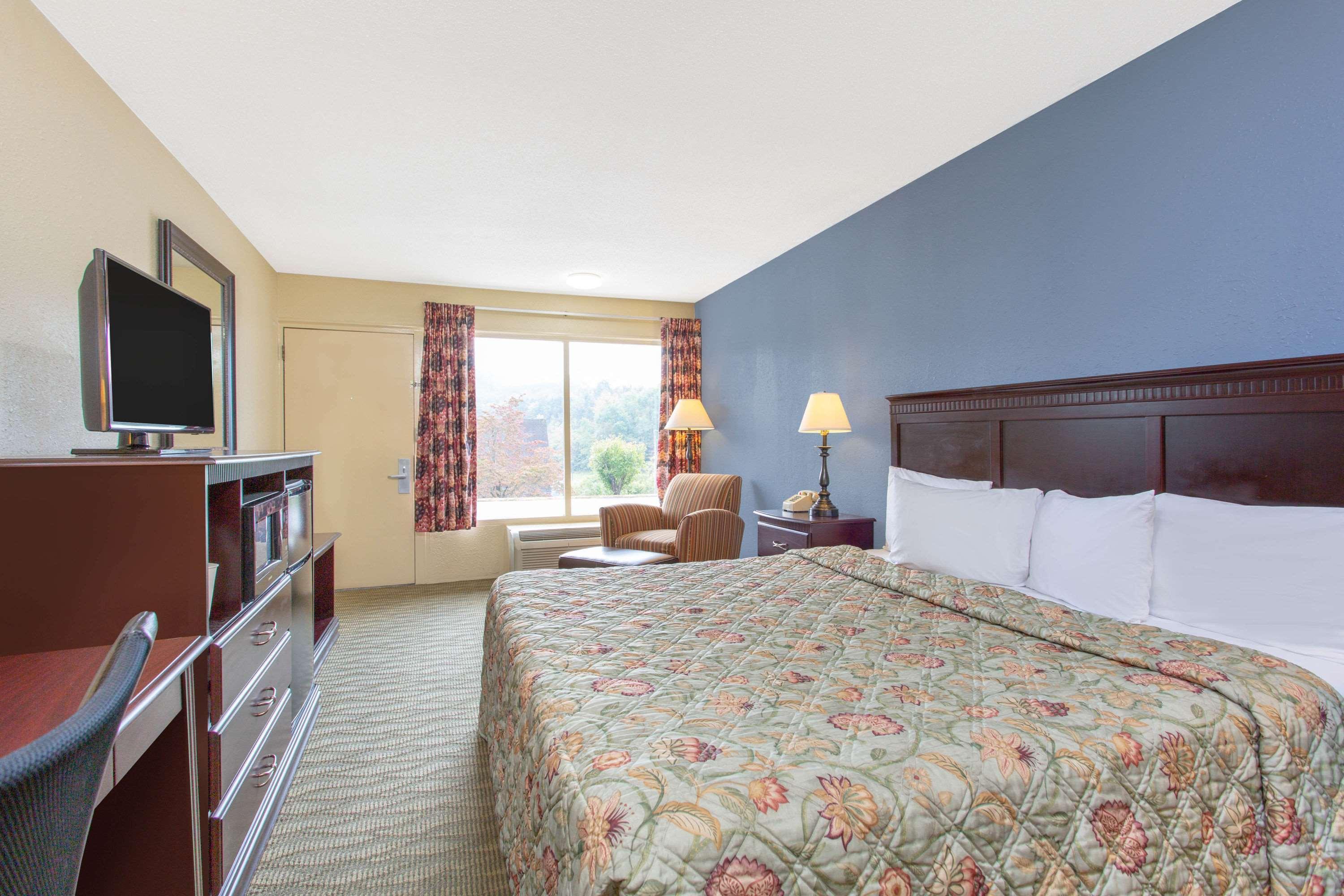 Days Inn By Wyndham Lexington Esterno foto