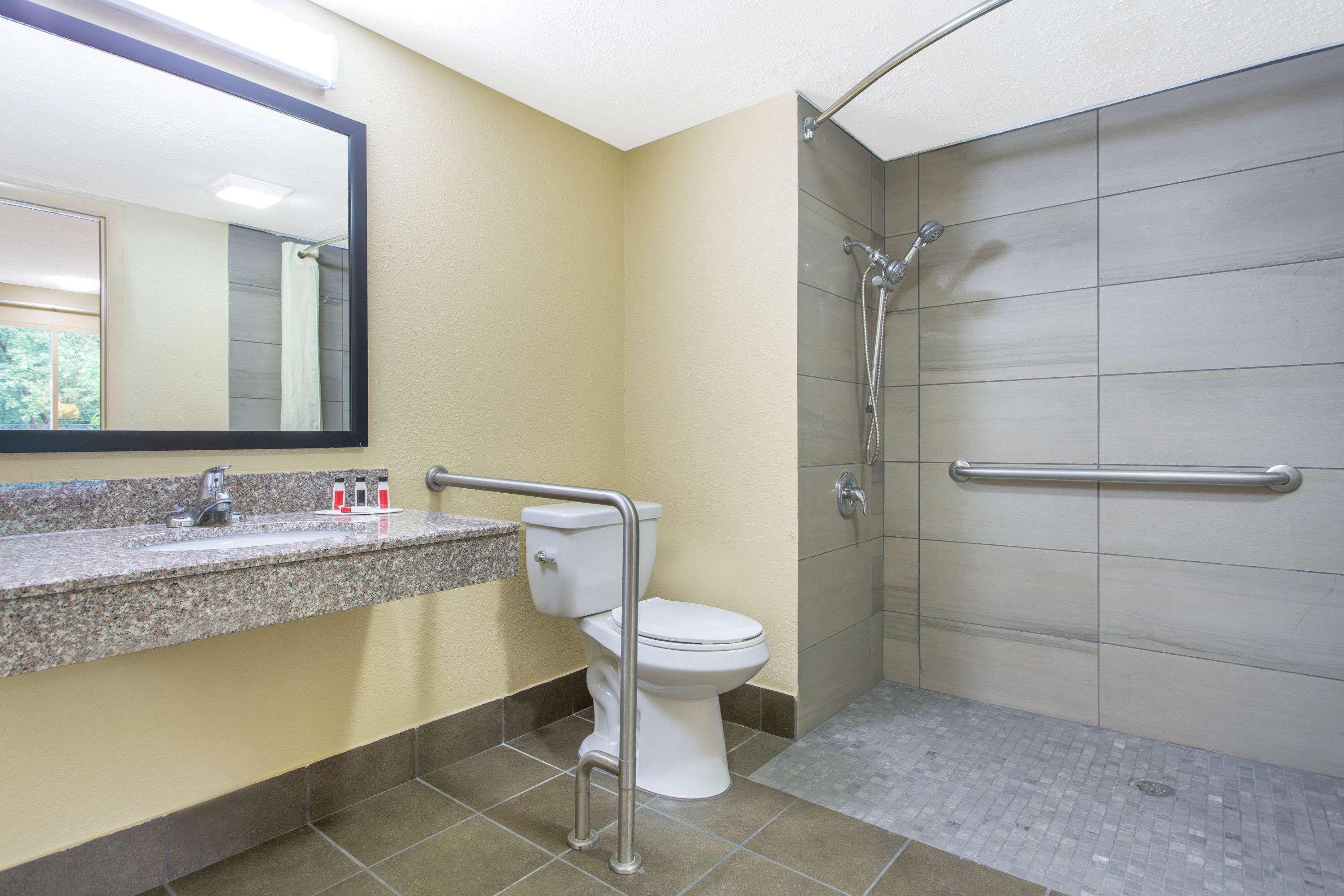Days Inn By Wyndham Lexington Esterno foto