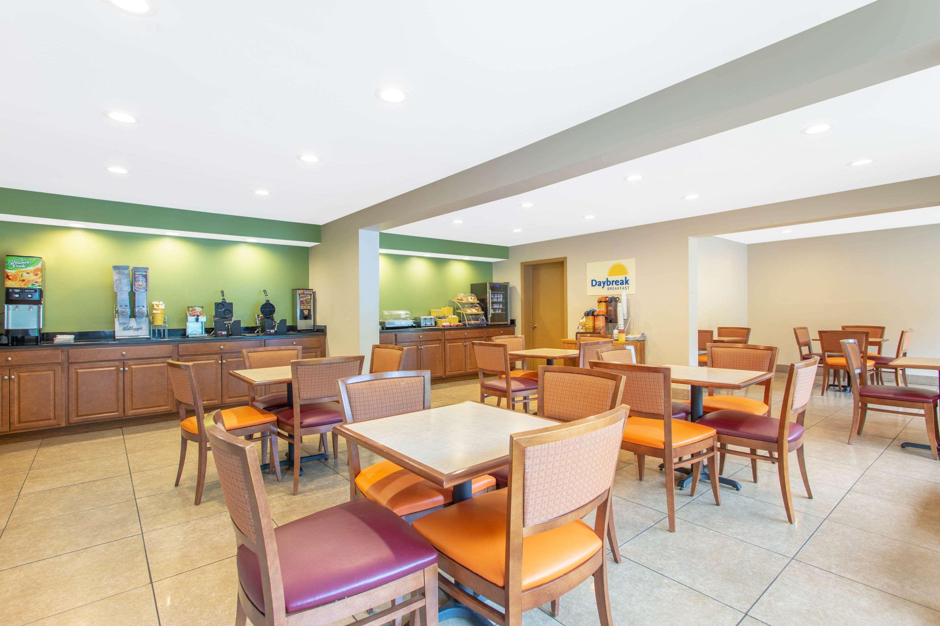 Days Inn By Wyndham Lexington Esterno foto