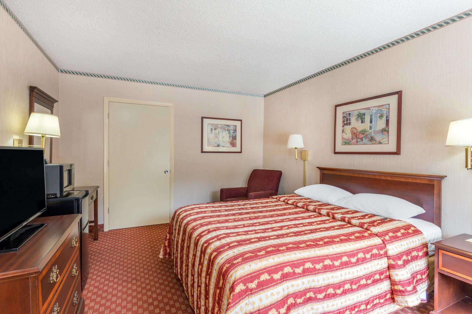 Days Inn By Wyndham Lexington Esterno foto