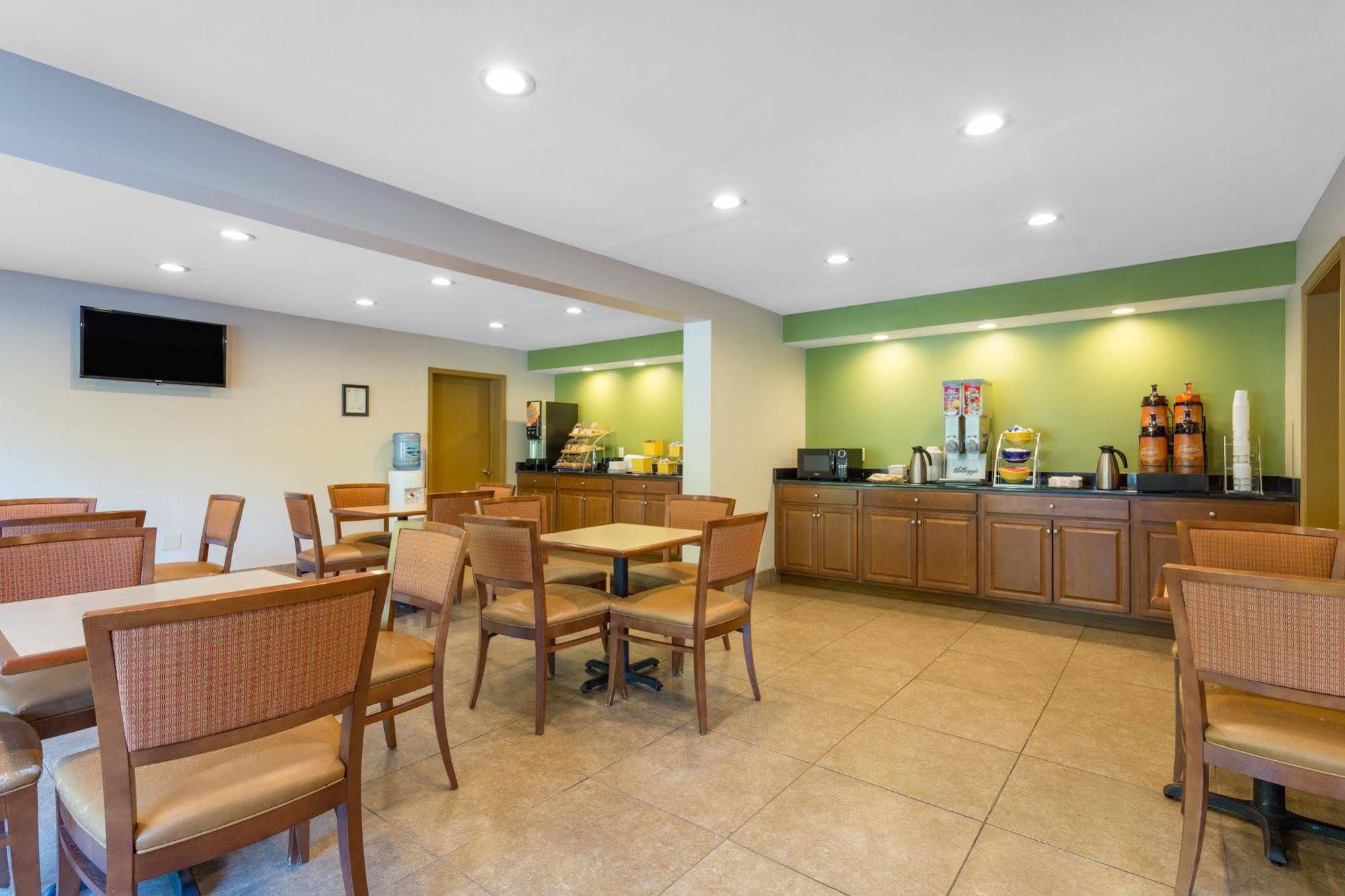Days Inn By Wyndham Lexington Esterno foto